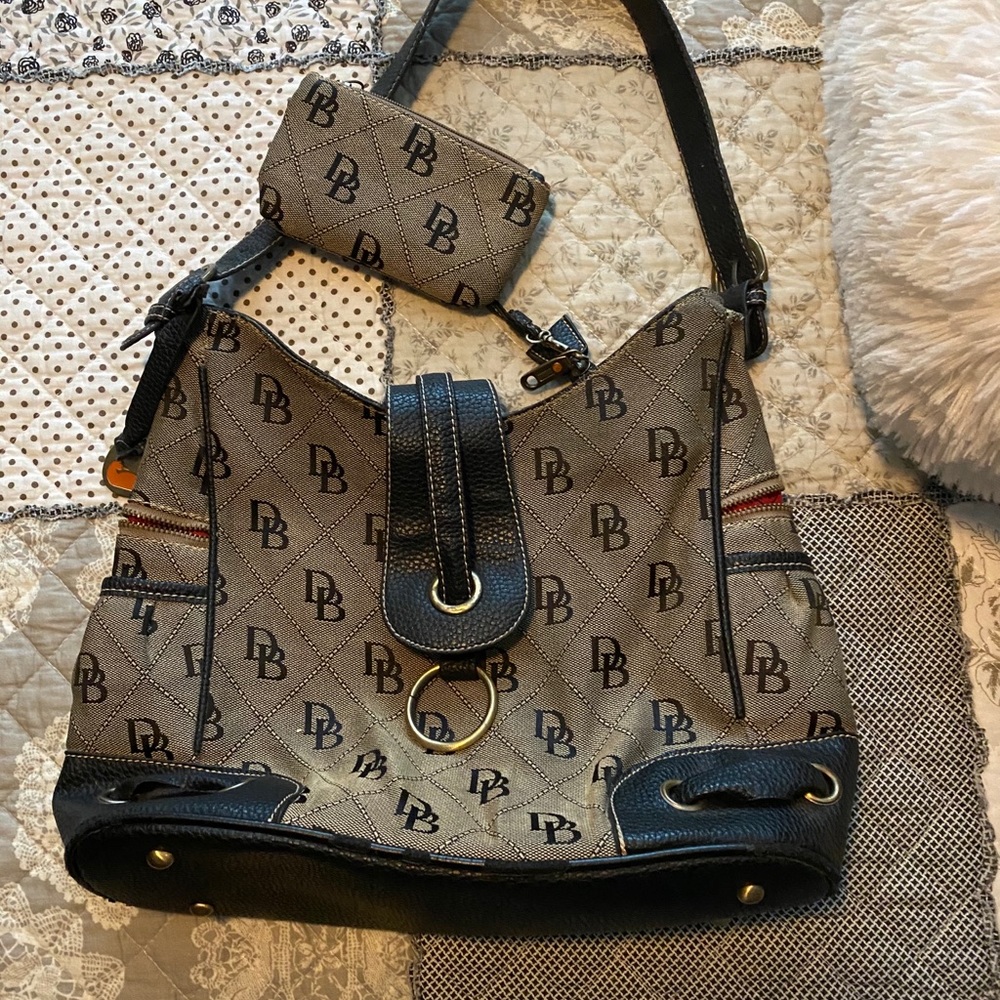 Dooney and bourke purse
